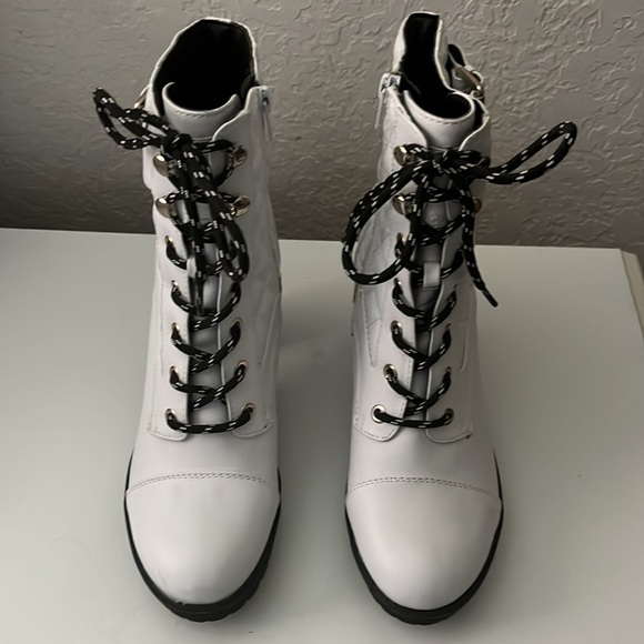 G by Guess White Lace Up Winter Wonderland Luxe Steampunk Combat Boots Size 8M - Picture 2 of 15